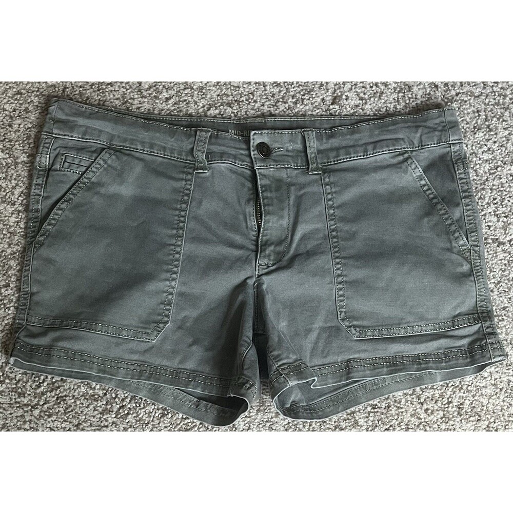 Mossimo Mid-Rise Midi Shorts Women's size 8 Green Khaki Shorts